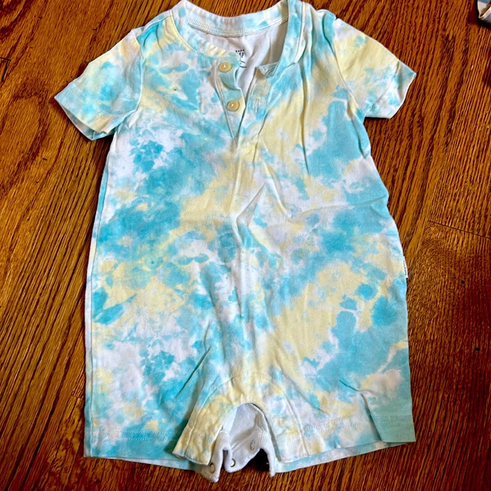 Gap 6-12M onesie